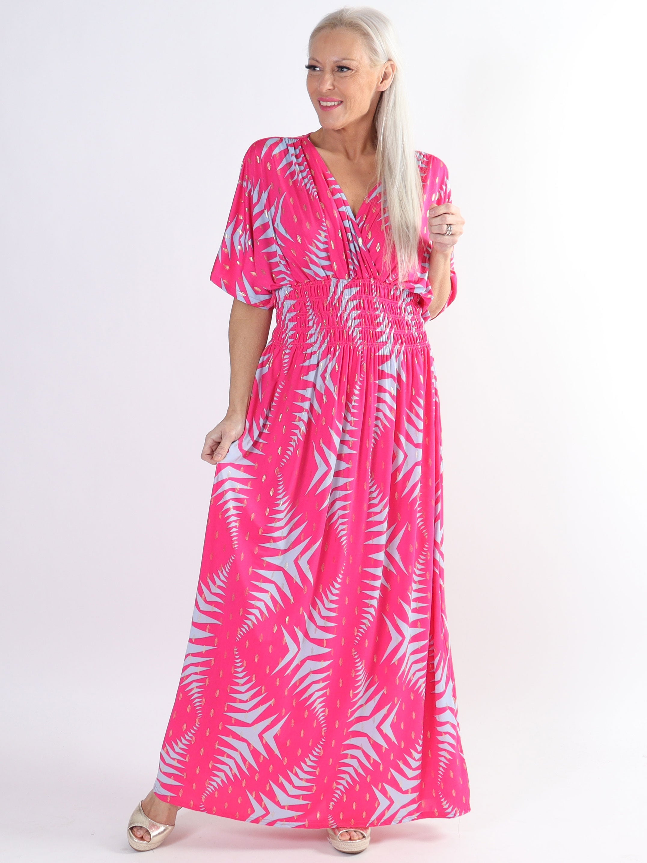 Pams Pattern - Lång stretchig plus size-klänning i skrynkelfritt tyg